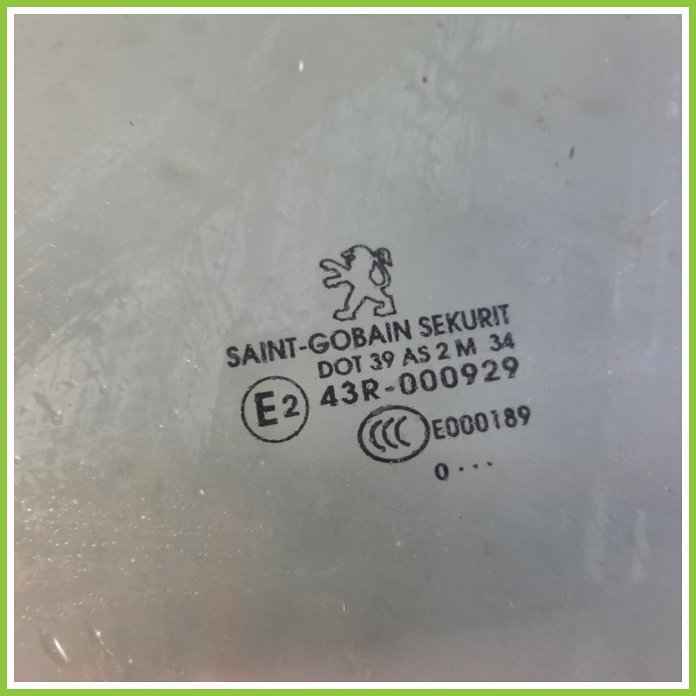 PEUGEOT 5008 5 Porte Cristallo Laterale Scendente Anteriore Sinistro SX SAINT-GOBAIN 9201N7 Originale Usato